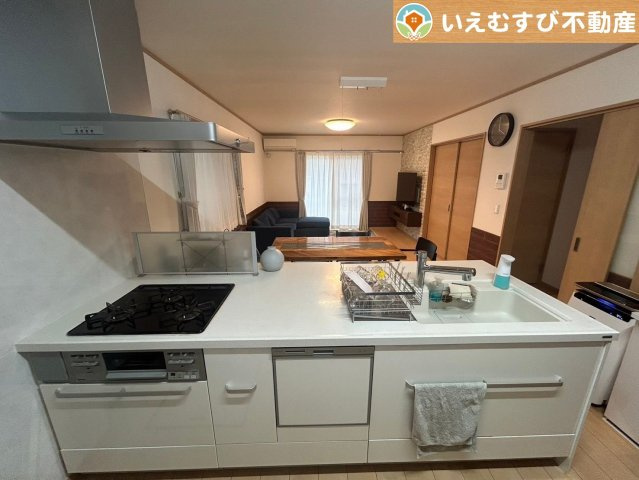 行田市藤原町　中古戸建のキッチン|食器洗乾燥機付で忙しいママをサポート
洗い物時間が短縮できて、その分家族や自分の時間が増えますね♪