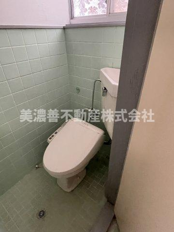 ６３４１０　岐阜市粟野西5丁目中古戸建てのトイレ