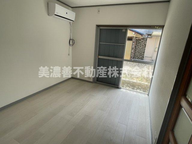 ６３４１０　岐阜市粟野西5丁目中古戸建ての洋室