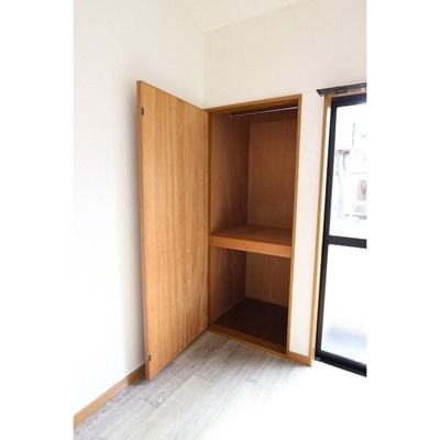 【収納】 | ロリエンフラットⅡ | 別号室の写真になります。現況優先。