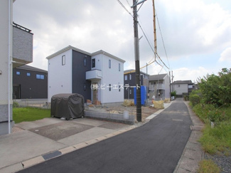 【前面道路含む現地写真】