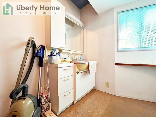 土浦市中村南6丁目　中古戸建の独立洗面台