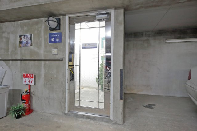 ベルハイツ御所のエントランス