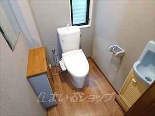 口田５丁目Ｈ邸のトイレ|１階のシャワートイレ（２階にもシャワートイレあり）