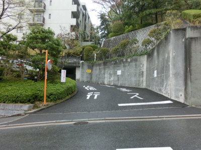 【駐車場】 | 藤和ライブタウン甲陽園山王町 | 駐車場入口