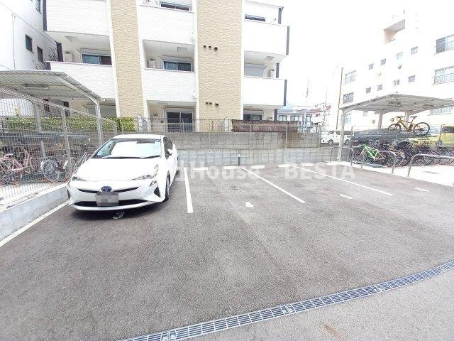 エスライズ神戸三宮山手通弐番館の駐車場