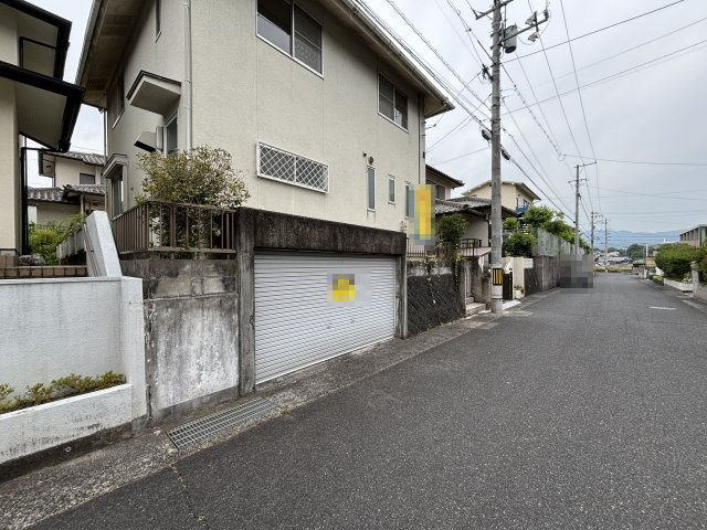 中古戸建　高取南1の前面道路含む現地写真
