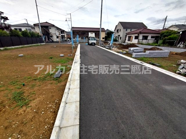 三鷹市上連雀６丁目 中央線 三鷹駅 売地の前面道路含む現地写真