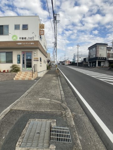 アクティスビルの駐車場