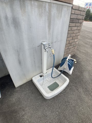 アクティスビルの駐車場