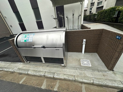 【その他共用部分】 | ルーチェ日吉 | 敷地内ごみ置き場でごみ出しもらくらく～♪忙しい社会人さんや主婦さんにもうってつけ！