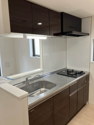 【キッチン】 | ルーチェ日吉 | 女性に人気のカウンターキッチンです！場所を取るお鍋やお皿もたっぷり収納できてお料理がはかどります！