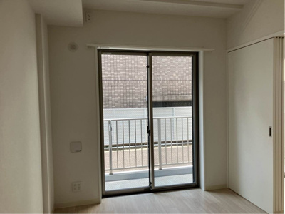 【洋室】 | ルーチェ日吉 | 南向き洋室6帖☆バルコニーに繋がるお部屋です！ベッドを置いて寝室にするのもオススメです☆