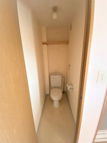 クラーラナカネのトイレ|別部屋同一間取りのお写真となります。