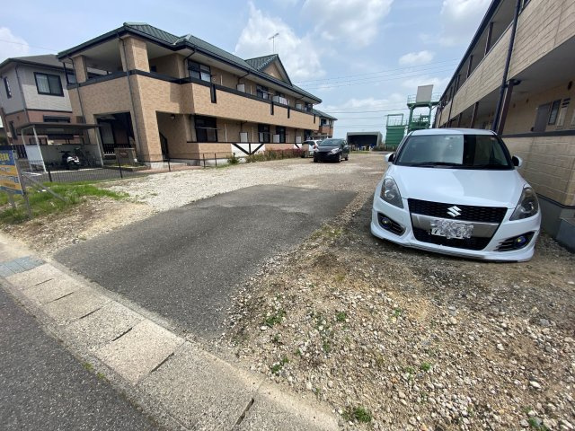 クラーラナカネの駐車場