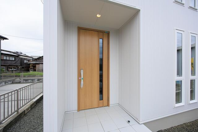 ５，０００棟記念モデル久留米市大善寺町藤吉の玄関