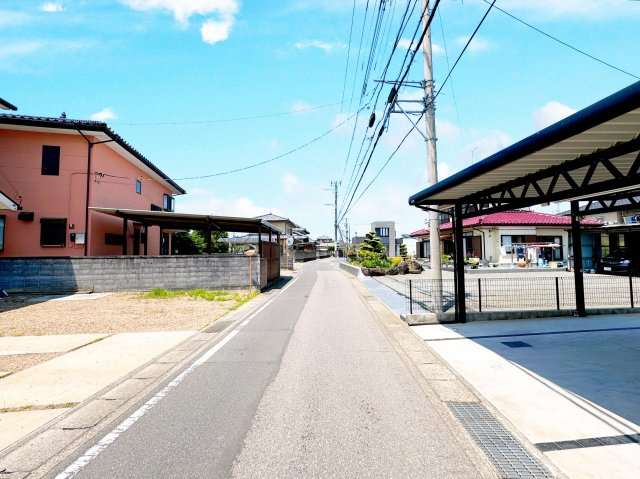 太田市龍舞町　中古住宅の前面道路含む現地写真