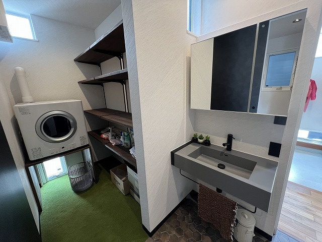 新本町　中古戸建　（未入居物件）のランドリースペース|1F 1.5帖　幹太くん
　 