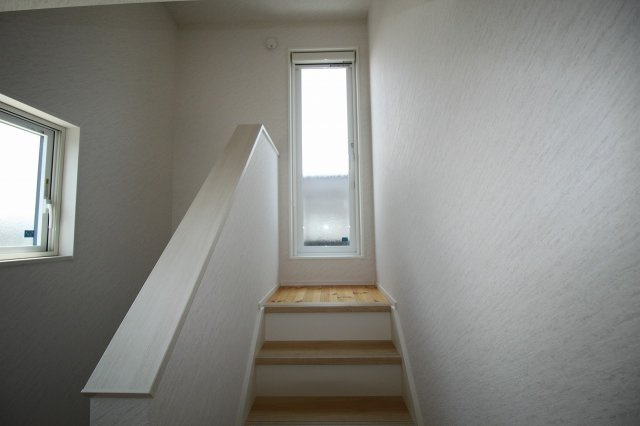 新本町　中古戸建　（未入居物件）のその他|バルコニーへの階段