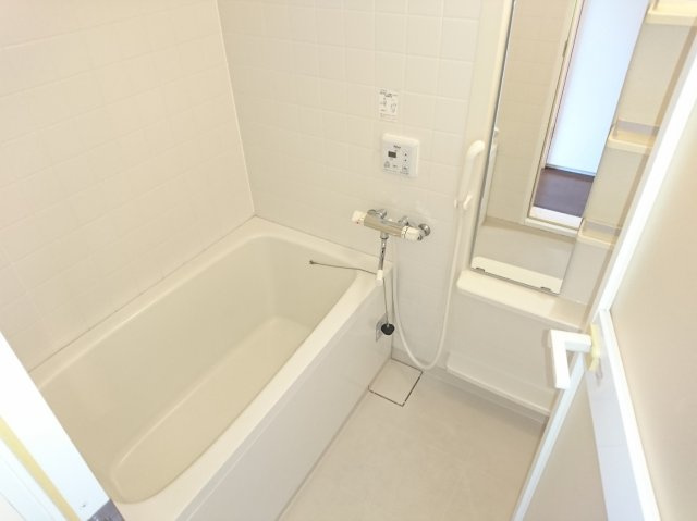 ベルハイツ御池の浴室