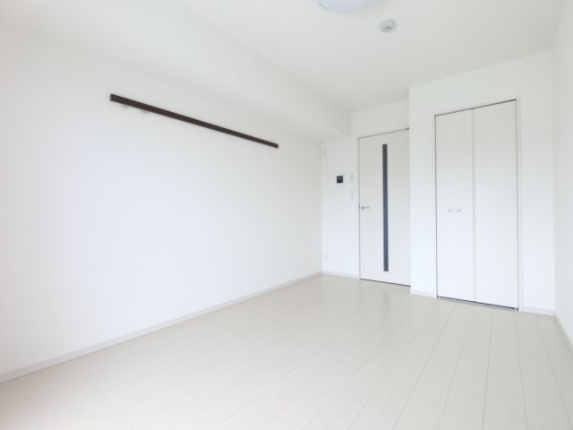 ヴィラ原木中山の洋室
