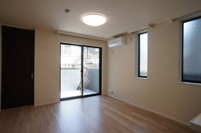 【居間・リビング】 | Grigio TODA | 12.3帖LDK内観写真です。2面採光で明るいお部屋です