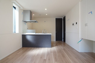 【居間・リビング】 | Grigio TODA | ベランダ側からの内観写真です