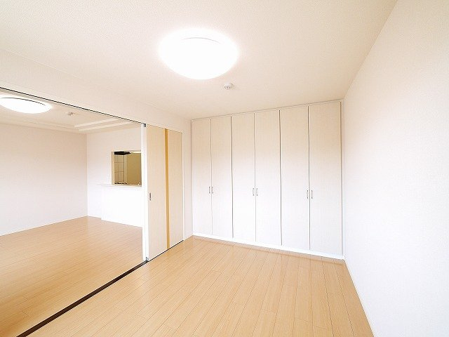 Ｃross　Ｒoad（クロス　ロード）の洋室|落ち着いた色調のお部屋です