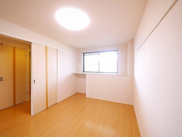 Ｃross　Ｒoad（クロス　ロード）の洋室|明るい洋室です