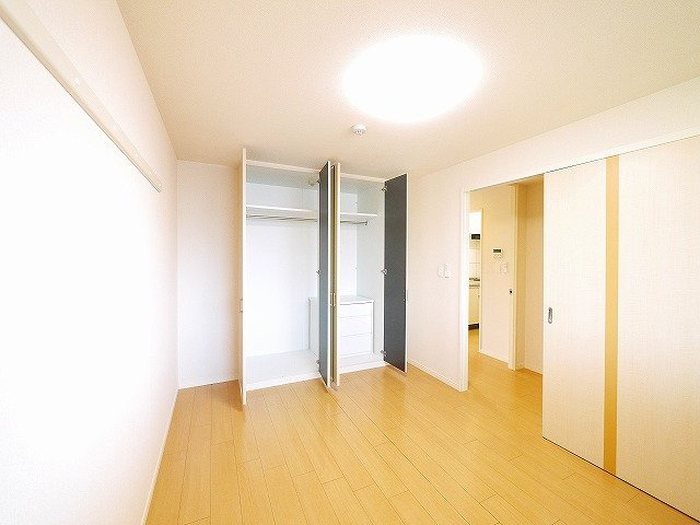 Ｃross　Ｒoad（クロス　ロード）の洋室|落ち着いた色合いの洋室です