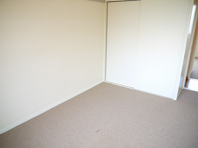 レオパレスＹＡＭＡＤＡｏｎｅの洋室|落ち着いた色調の洋室です