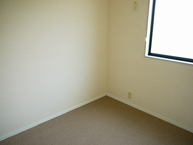 レオパレスＹＡＭＡＤＡｏｎｅの洋室|落ち着いた色調の洋室です