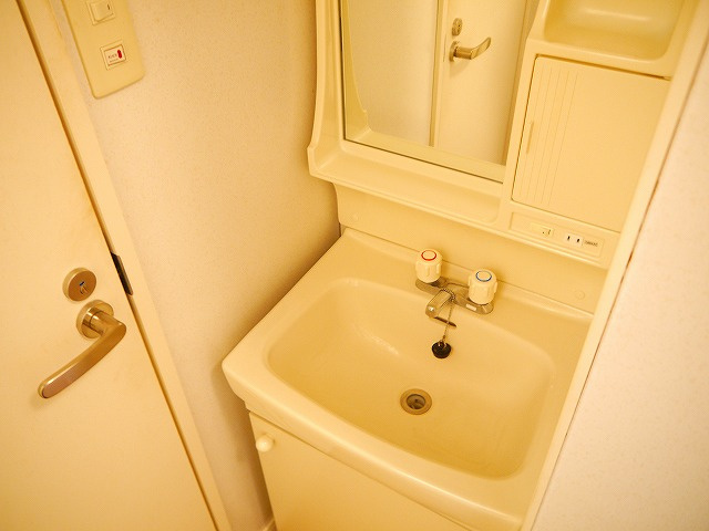 レオパレスＹＡＭＡＤＡｏｎｅの洗面所|忙しい朝には欠かせない洗面所です