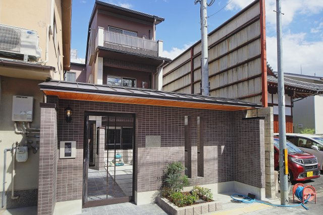 シャトレプレシャス御所西の外観