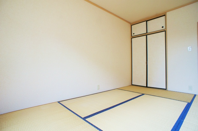 チェリーハイツ【キャッシュバック対象物件】の和室|い草の香りが落ち着く素敵な和室です