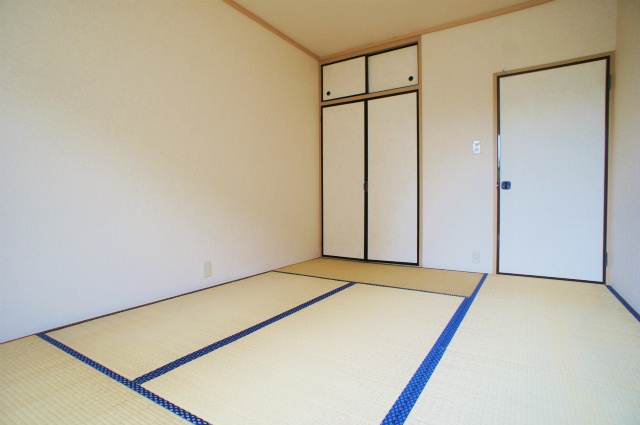 チェリーハイツ【キャッシュバック対象物件】の和室|落ち着いた雰囲気の和室付きです