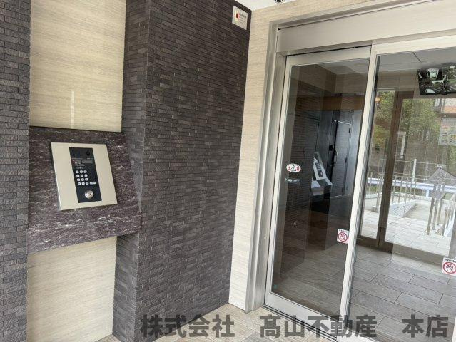 プレステージ岡垣のエントランス