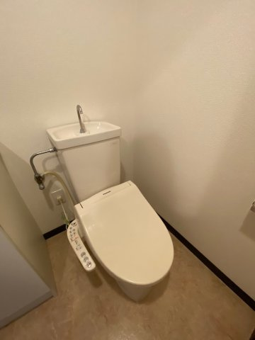 住むネット福岡ビルのトイレ