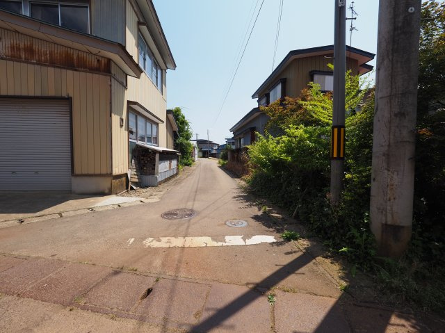 【外観】 | 【建築条件なし】大仙市北楢岡字一本木 163.60坪 古家あり現状渡しの住宅用地 消雪道路