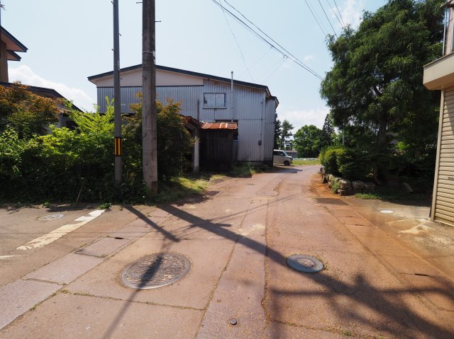 【外観】 | 【建築条件なし】大仙市北楢岡字一本木 163.60坪 古家あり現状渡しの住宅用地 消雪道路