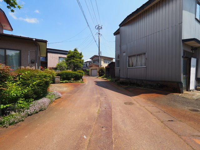 【外観】 | 【建築条件なし】大仙市北楢岡字一本木 163.60坪 古家あり現状渡しの住宅用地 消雪道路