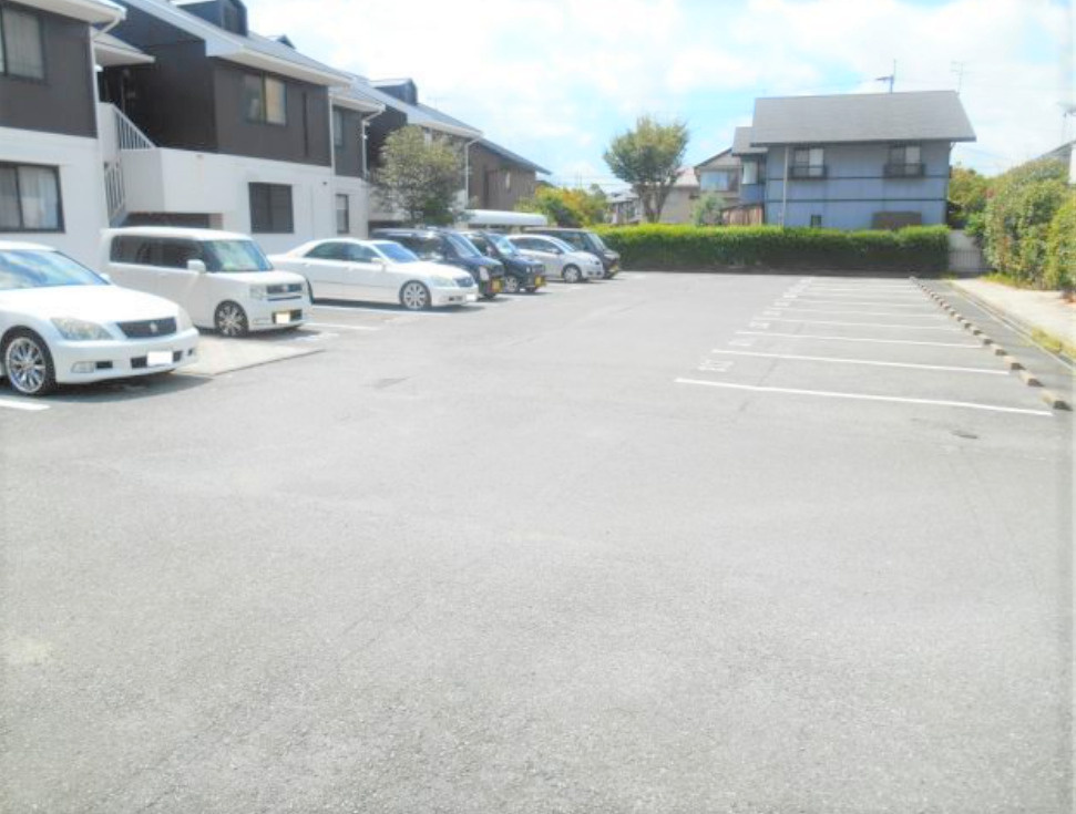 グリーンタウン津留崎の駐車場|カースペースがあります