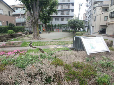仁中歩公園まで140ｍ