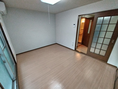 ★８帖の洋室★照明は設備ではありません。