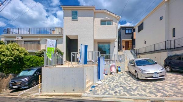 横浜市神奈川区六角橋４丁目の新築一戸建の前面道路含む現地写真|周辺環境も合わせてご案内させて頂きます！
お気軽にお問い合わせ下さい！