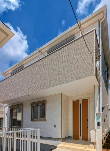 横浜市神奈川区六角橋４丁目の新築一戸建の外観|閑静な住宅地でゆったりとお過ごし頂けます。
現地と合わせて周辺環境もご案内致します。