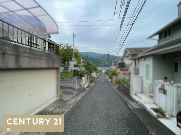 橋本市光陽台1丁目　中古戸建の前面道路含む現地写真