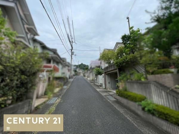 橋本市光陽台1丁目　中古戸建の前面道路含む現地写真