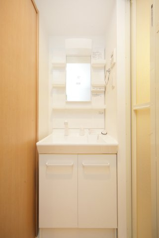 リヴェ京都御所西の洗面所|独立洗面化粧台