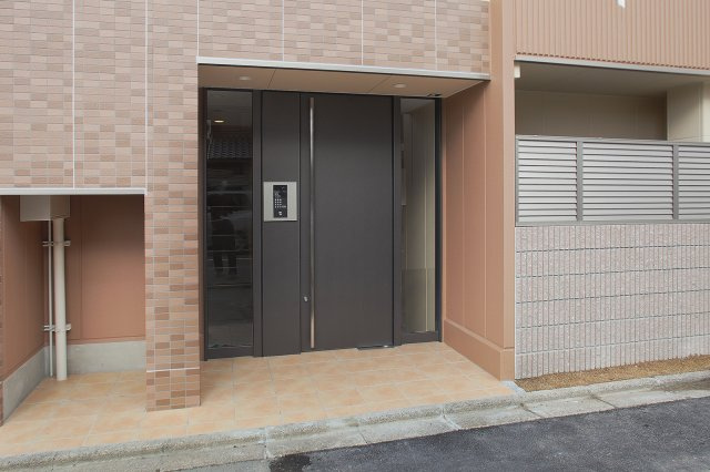 リヴェ京都御所西のエントランス